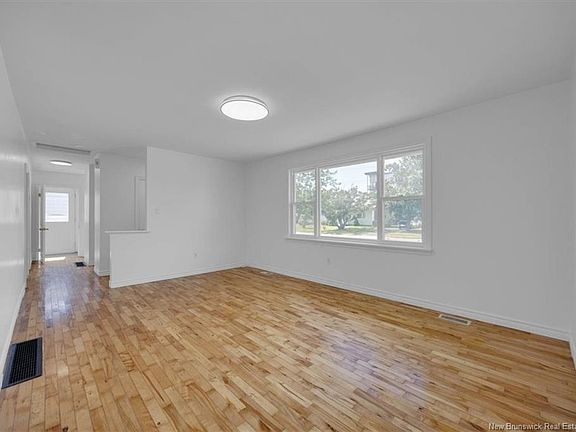 4th image of 9 Hayward Ct