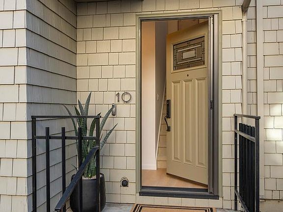 3rd image of 733 Fairfield Rd APT 10