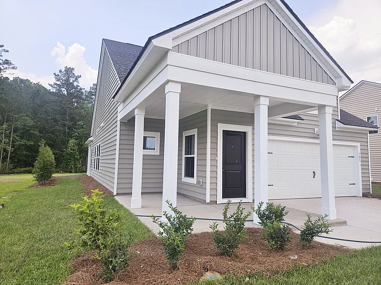 101 Bluebell Ln — Photo 2