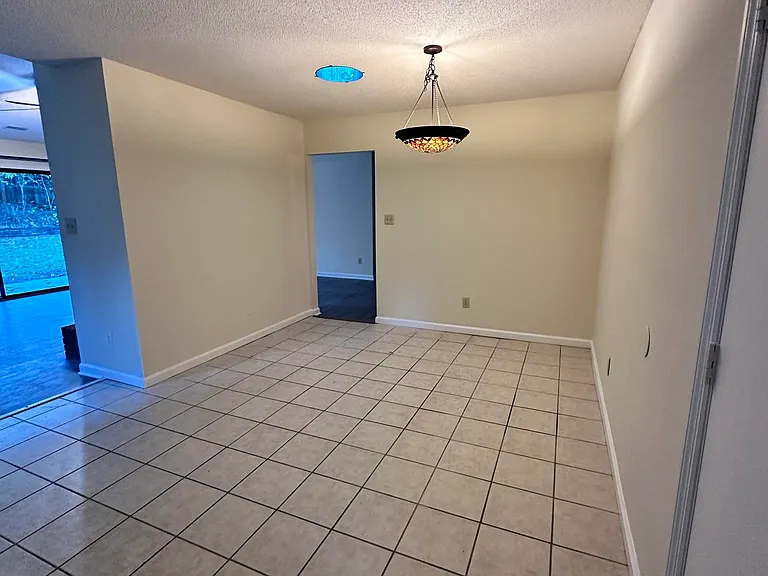 580 Burning Tree Rd — Photo 5