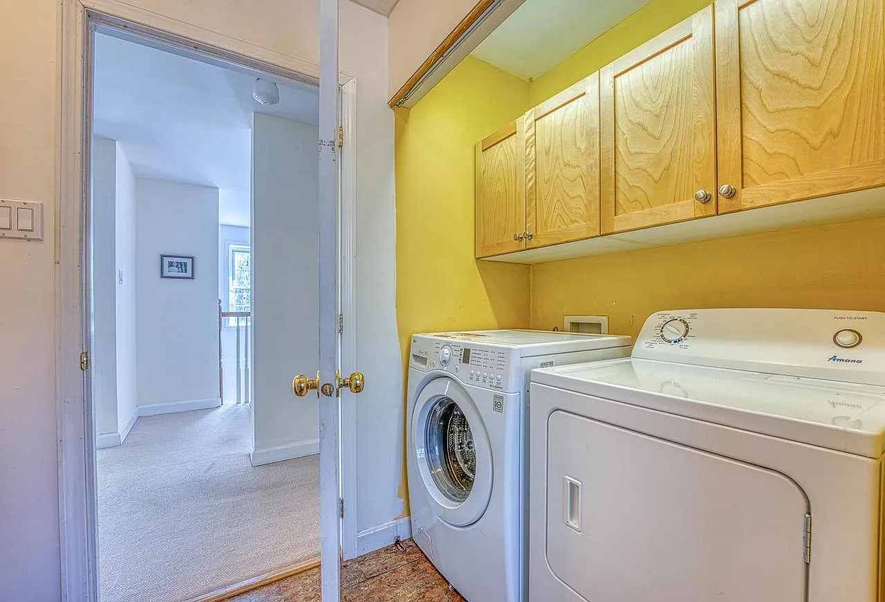 3 bed, 2.5 bath, 2200 sqft, $1,325 — Photo 4
