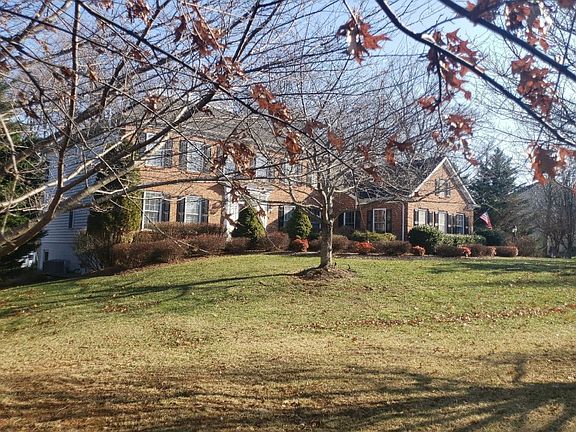 3rd image of 6813 Tanglewood Dr