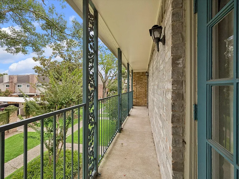 1617 W Sam Houston Pkwy S — Photo 11