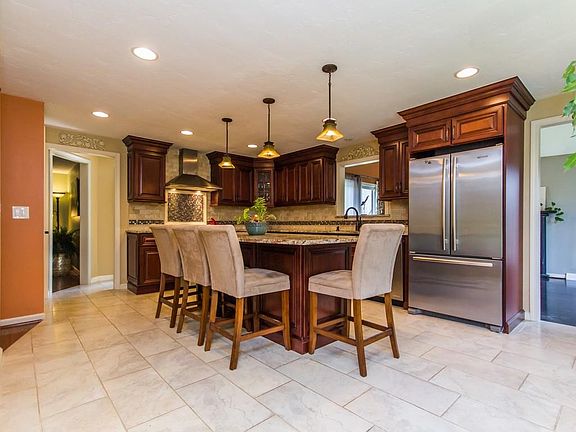 5th image of 161 Copperwood Dr