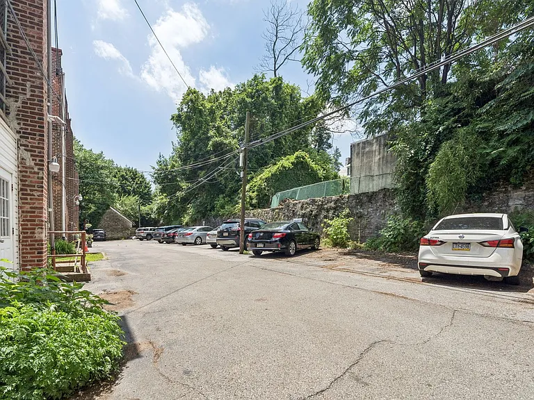 2254 Bryn Mawr Ave #12 — Photo 5