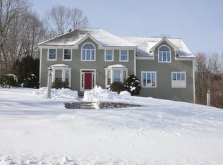 14 Mayflower Rd, Falmouth, ME 04105