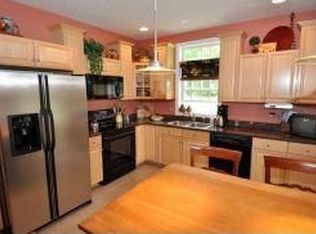 22 Old Stage Rd, Litchfield, NH 03052