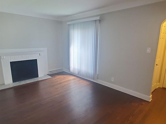 3rd image of 15687 Ash Ave