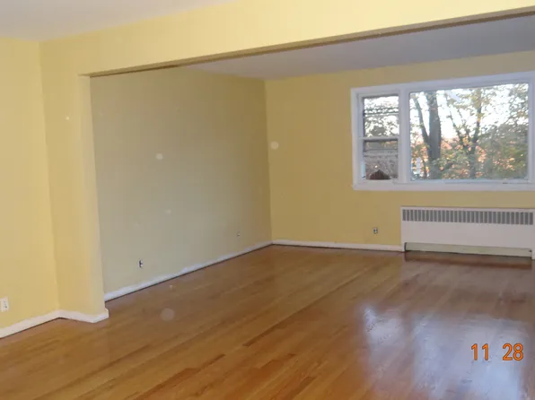 303 Lincoln Ave, Secaucus, NJ 07094