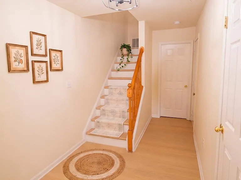 1330 Hampshire Dr #7E — Photo 4