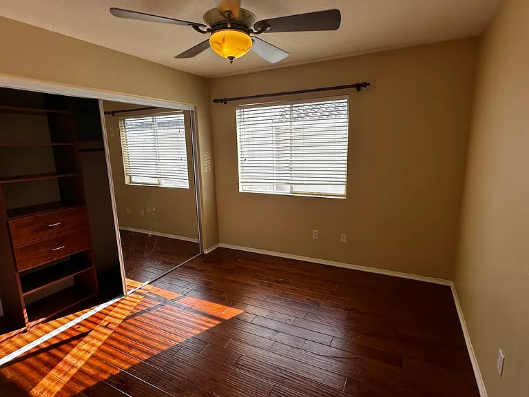 894 Sausalito Dr — Photo 4