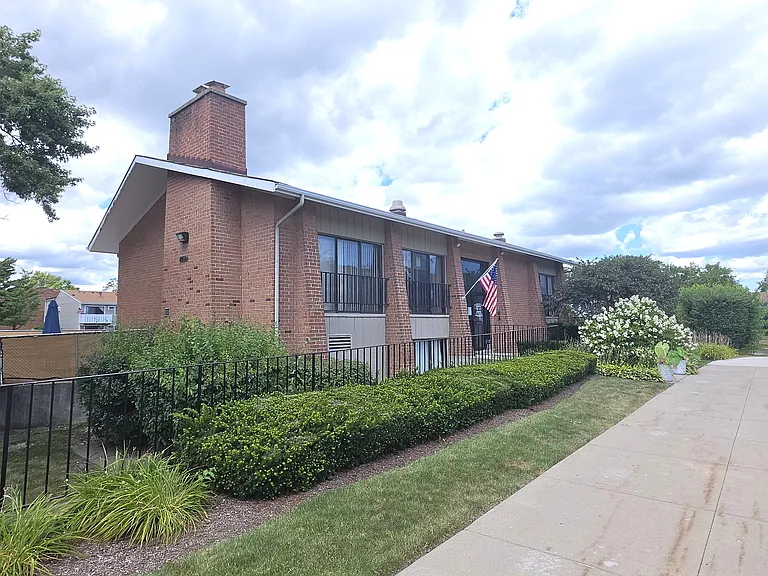 2000 Bayside Dr #304 — Photo 36