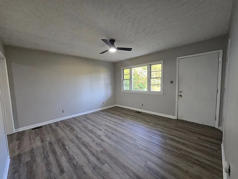 745 Rustland Dr — Photo 13