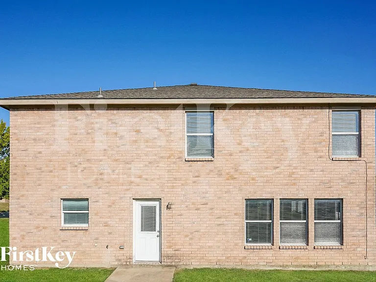 1343 Foster St — Photo 14