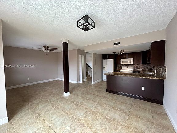 4th image of 530 NW 109th Ave