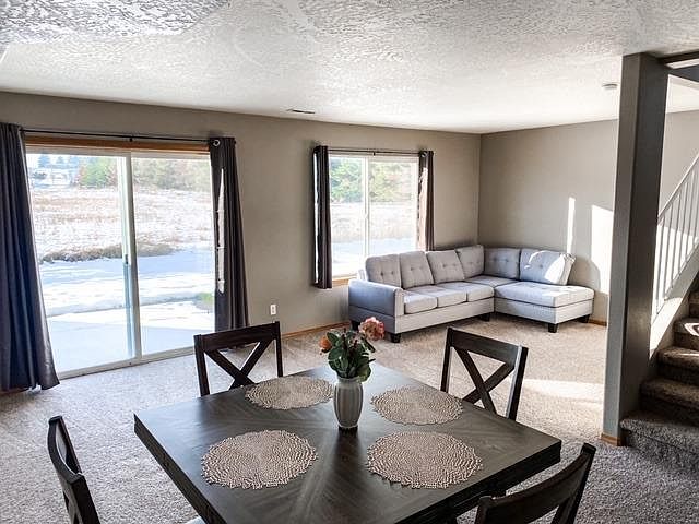 1st image of 3210 Meadow Glen Ln