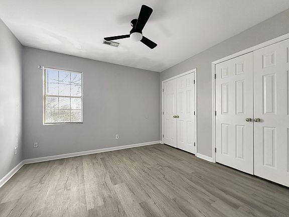 4th image of 502 E 9th St
