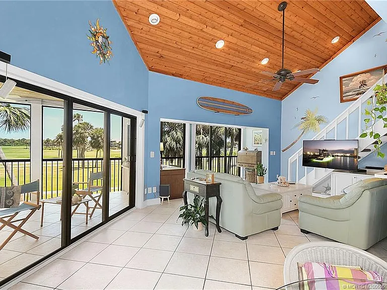 324 NE Golfview Cir #324 — Photo 10