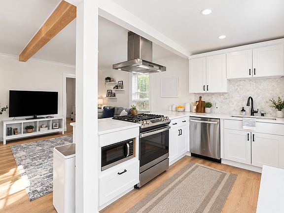 3rd image of 30 Aubrey St APT 3