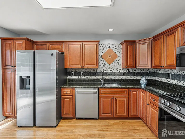 16 Lee Ct #405 — Photo 12