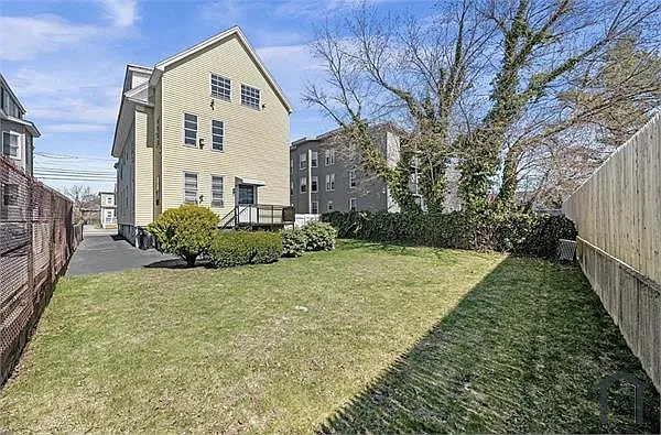 39 Mason St — Photo 2