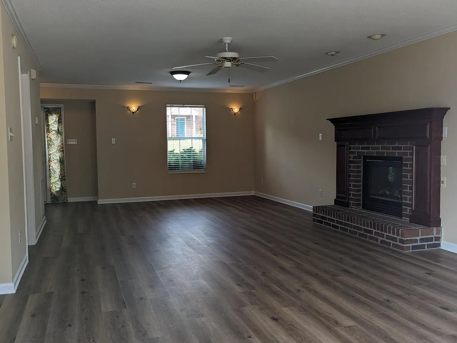 4 bed, 2.5 bath, 2222 sqft, $2,600 — Photo 4
