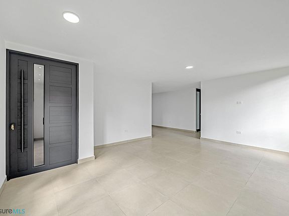 4th image of Ea34 Levittown Lakes Calle Ramon Marin