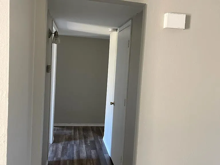 105 Gladys St — Photo 18