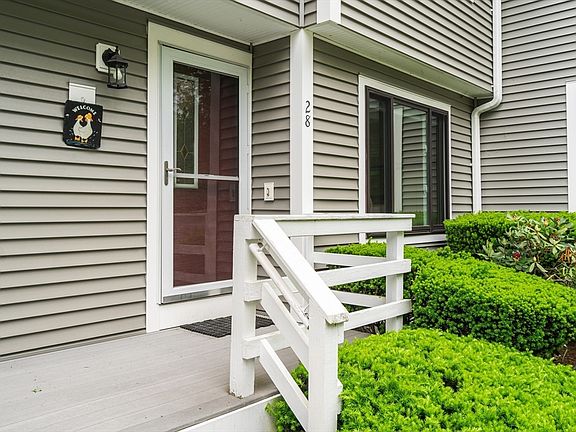 2nd image of 28 Hartshorn Pl Unit 28