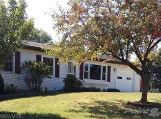 615 Lakeview Rd, Paw Paw, MI 49079