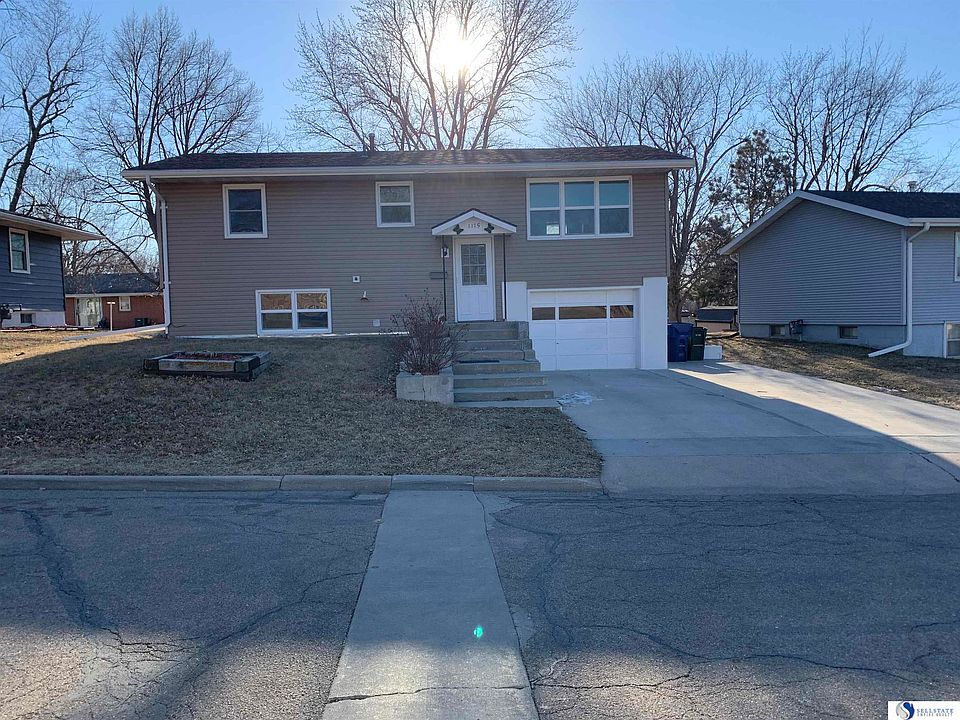 1115 Crestline Dr, Crete, NE 68333 Zillow