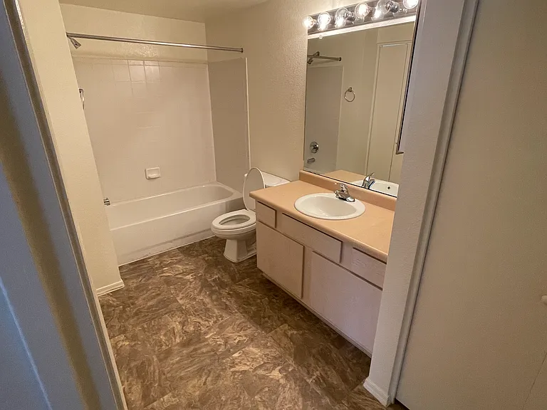 1553 N Paseo La Tinaja — Photo 6