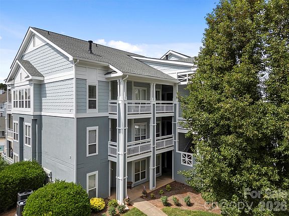 2nd image of 18824 Nautical Dr APT 33