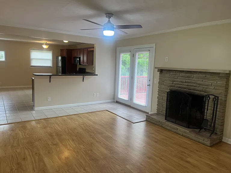 1714 Brentwood Dr — Photo 3