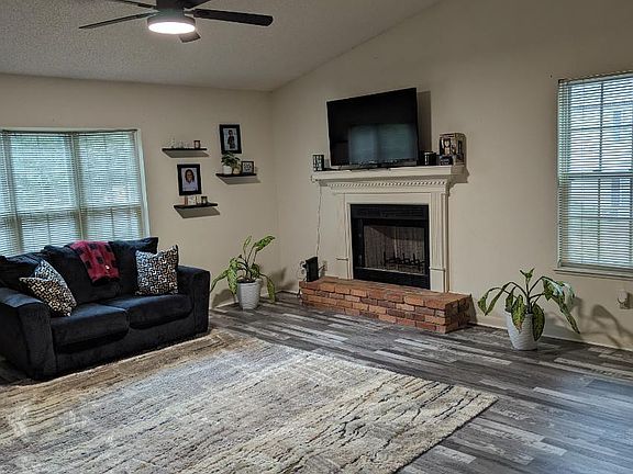 4th image of 2092 S Sherwood Dr #1
