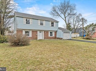 6 Shetland Ln, Willingboro, NJ 08046