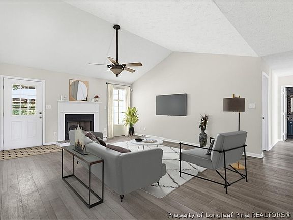 3rd image of 2926 Coachway Dr