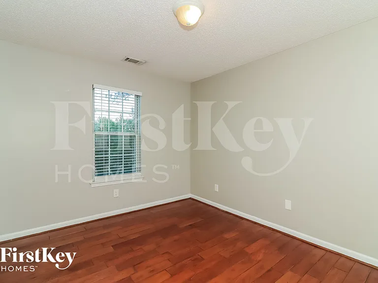 1310 Invermere Dr SE — Photo 15