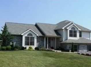 3551 Fox Hill Dr, Chambersburg, PA