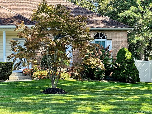 2nd image of 15 Timber Ridge Drive