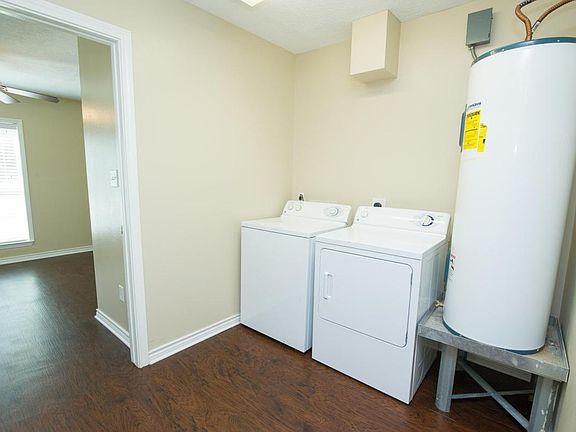 4th image of 1302 Foster Ave #1302