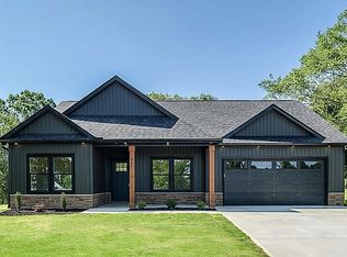 313 Tracy Ct, Wellford, SC 29385