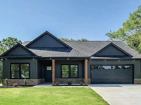 313 Tracy Ct, Wellford, SC 29385