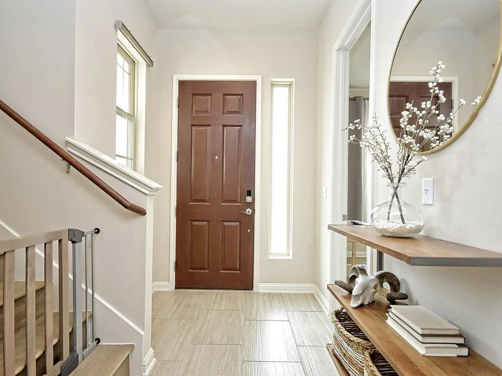 3 bed, 3.0 bath, 1971 sqft, $2,950 — Photo 3