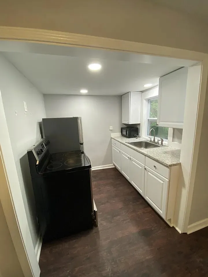 604 Lester Rd - 606 Lester Rd-Unit B-Available Now! — Photo 3