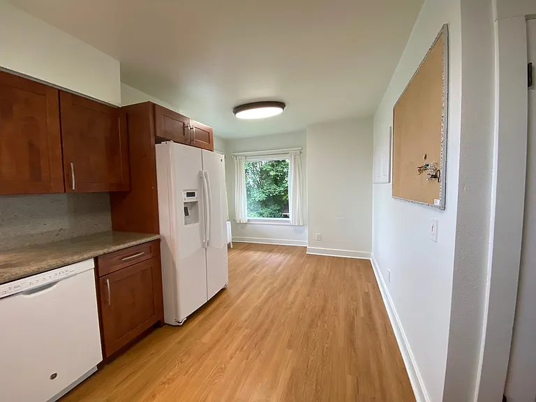 Kitchen & Dining Area