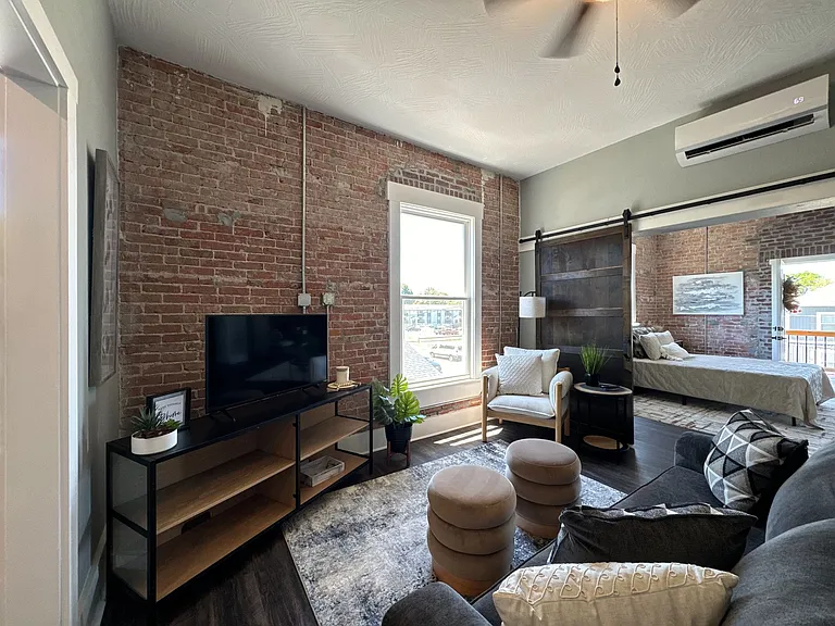 806 South Ave — Photo 9