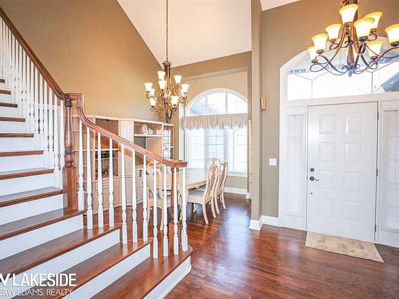 5th image of 55602 Parkview Dr