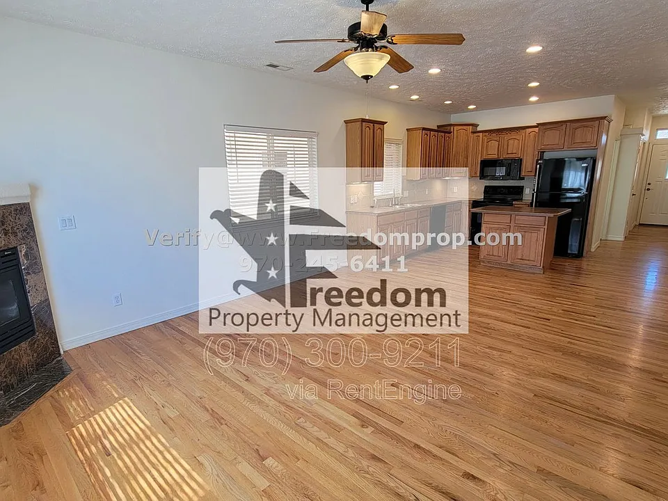 555 Garden Grove Ct