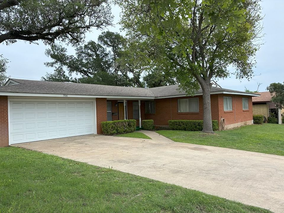 View of front of home.